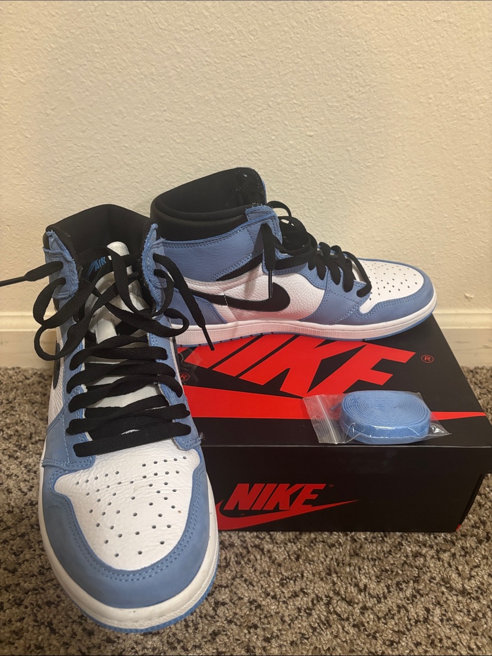 Nike Air Jordan 1 Retro High Top Sneakers in Blue & White Like New